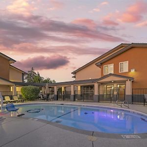 Best Western Antelope Inn & Suites